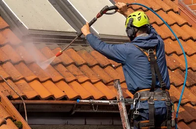 Démoussage et hydrofuge de toiture à Birieux